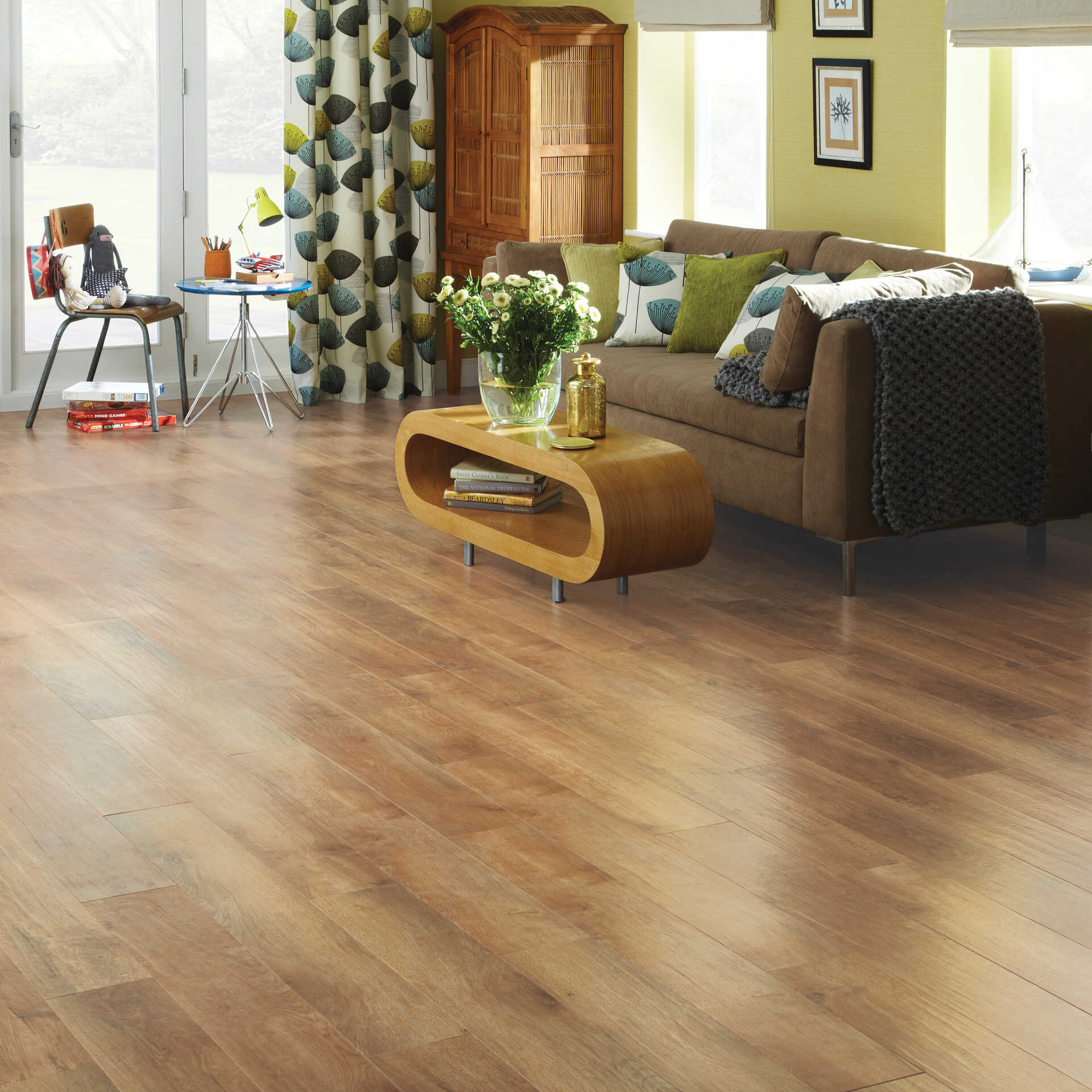 Quick Step RL01_Spring-Oak_RS_Res_Family-Room_Image